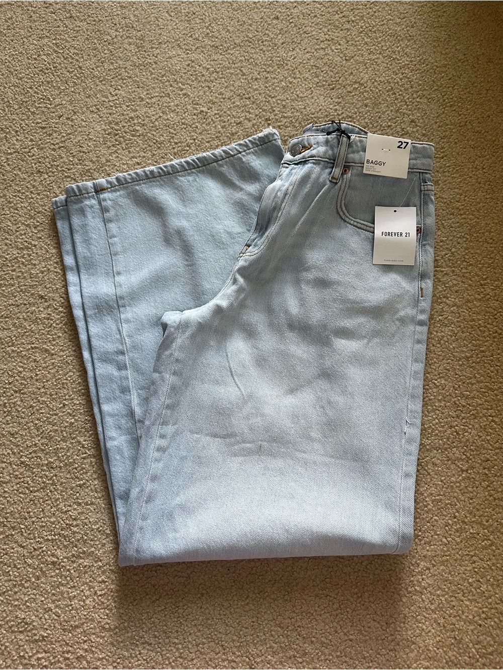 Forever 21 Light Wash Mid Rise Baggy Wide Straight Jeans Size 27 NWT